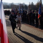 Złożenie wieńców, kwiatów i zniczy pod pomnikiem upamiętniającym Poległych za Ojczyznę w latach 1914-1920