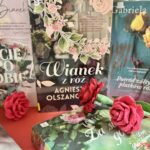 Akcja promującą czytelnictwo Książka i Róża w Gminnej Bibliotece Publicznej w Budzowie