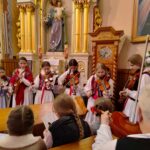 MAJÓWKA W KOŚCIELE W PARAFII NSPJ W JACHÓWCE  Z  ZESPOŁEM REGIONALNYM BUDZOWSKIE KLISZCZAKI