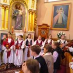 MAJÓWKA W KOŚCIELE W PARAFII NSPJ W JACHÓWCE  Z  ZESPOŁEM REGIONALNYM BUDZOWSKIE KLISZCZAKI