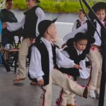 Zespół Budzowskie Kliszczaki podczas Parafiady ze Świętymi w Budzowie