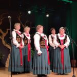 WYRÓŻNIENIE DLA CZŁONKIŃ KOŁA GOSPODYŃ WIEJSKICH CZERWONE KORALE Z JACHÓWKI NA POWIATOWYM KONKURSIE GAWĘDZIARZY, ŚPIEWAKÓW I INSTRUMENTALISTÓW LUDOWYCH PODBABIOGÓRSKIE POSIADY