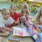 CAŁA POLSKA CZYTA DZIECIOM - AKCJA CZYTELNICZA W BIBLIOTECE PUBLICZNEK W JACHÓWCE