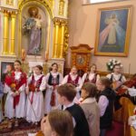 MAJÓWKA W KOŚCIELE W PARAFII NSPJ W JACHÓWCE  Z  ZESPOŁEM REGIONALNYM BUDZOWSKIE KLISZCZAKI