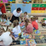 CAŁA POLSKA CZYTA DZIECIOM - AKCJA CZYTELNICZA W BIBLIOTECE PUBLICZNEK W JACHÓWCE