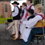 Zespół Budzowskie Kliszczaki podczas Parafiady ze Świętymi w Budzowie