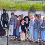 Zespół Budzowskie Kliszczaki podczas Parafiady ze Świętymi w Budzowie
