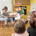 W ŚWIECIE KSIĄŻEK – BIBLIOTEKA W ODWIEDZINACH U PRZEDSZKOLAKÓW W SP NR 2