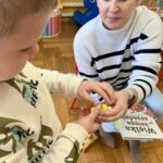 W ŚWIECIE KSIĄŻEK – BIBLIOTEKA W ODWIEDZINACH U PRZEDSZKOLAKÓW W SP NR 2