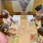 W ŚWIECIE KSIĄŻEK – BIBLIOTEKA W ODWIEDZINACH U PRZEDSZKOLAKÓW W SP NR 2