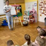 W ŚWIECIE KSIĄŻEK – BIBLIOTEKA W ODWIEDZINACH U PRZEDSZKOLAKÓW W SP NR 2