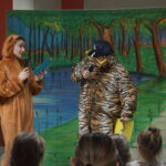 Spektakl teatralny pt. Na misiowych urodzinach – najważniejsza jest rodzina