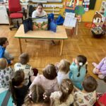 W ŚWIECIE KSIĄŻEK – BIBLIOTEKA W ODWIEDZINACH U PRZEDSZKOLAKÓW W SP NR 2