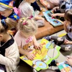 Dzień Postaci z bajek w Gminnej Bibliotece Publicznej w Budzowie