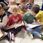 Dzień Postaci z bajek w Gminnej Bibliotece Publicznej w Budzowie