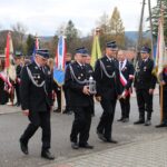 Złożenie kwiatów pod pomnikiem