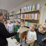 2) PASOWANIE NA CZYTELNIKA UCZNIÓW I KLASY I KONKURS ZAGADEK