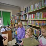 2) PASOWANIE NA CZYTELNIKA UCZNIÓW I KLASY I KONKURS ZAGADEK