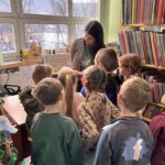 Lekcja biblioteczna i pasowanie na czytelnika w Bibliotece Publicznej w Baczynie