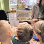 Lekcja biblioteczna i pasowanie na czytelnika w Bibliotece Publicznej w Baczynie