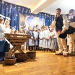 W sobotę, 10 stycznia 2026 r., na sali widowiskowej w Jachówce odbyły się wyjątkowe Jasełka w wykonaniu zespołu regionalnego 