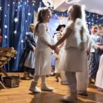 W sobotę, 10 stycznia 2026 r., na sali widowiskowej w Jachówce odbyły się wyjątkowe Jasełka w wykonaniu zespołu regionalnego 