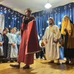 W sobotę, 10 stycznia 2026 r., na sali widowiskowej w Jachówce odbyły się wyjątkowe Jasełka w wykonaniu zespołu regionalnego 