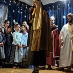 W sobotę, 10 stycznia 2026 r., na sali widowiskowej w Jachówce odbyły się wyjątkowe Jasełka w wykonaniu zespołu regionalnego 