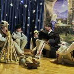 W sobotę, 10 stycznia 2026 r., na sali widowiskowej w Jachówce odbyły się wyjątkowe Jasełka w wykonaniu zespołu regionalnego 