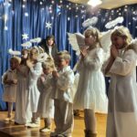 W sobotę, 10 stycznia 2026 r., na sali widowiskowej w Jachówce odbyły się wyjątkowe Jasełka w wykonaniu zespołu regionalnego 