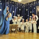 W sobotę, 10 stycznia 2026 r., na sali widowiskowej w Jachówce odbyły się wyjątkowe Jasełka w wykonaniu zespołu regionalnego 