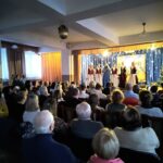 W sobotę, 10 stycznia 2026 r., na sali widowiskowej w Jachówce odbyły się wyjątkowe Jasełka w wykonaniu zespołu regionalnego 