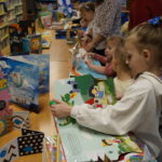 Lekcja biblioteczna dla przedszkolaków w Bibliotece Publicznej w Palczy