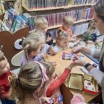 Lekcja biblioteczna w Gminnej Bibliotece Publicznej w Budzowie