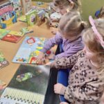 Lekcja biblioteczna w Gminnej Bibliotece Publicznej w Budzowie