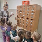 Lekcja biblioteczna w Gminnej Bibliotece Publicznej w Budzowie