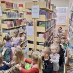 Lekcja biblioteczna w Gminnej Bibliotece Publicznej w Budzowie