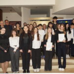 Powiatowy Konkurs recytatorski klas VI - VIII - uczestnicy wraz z organizatorami konkursu