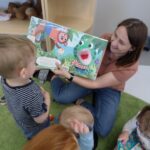 Z tej okazji Międzynarodowego Dnia Książek i Praw Autorskich, w tym roku Pani bibliotekarz z Gminnej Biblioteki Publicznej odwiedził najmłodszych czytelników z Gminnego Żłobka Bajkowy Zakątek