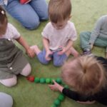 Z tej okazji Międzynarodowego Dnia Książek i Praw Autorskich, w tym roku Pani bibliotekarz z Gminnej Biblioteki Publicznej odwiedził najmłodszych czytelników z Gminnego Żłobka Bajkowy Zakątek