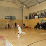 Zawody strażackie - uczestnik pokonujący na torze