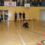 Zawody strażackie - uczestnik pokonujący na torze