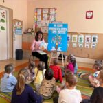 Spotkanie czytelnicze bibliotekarza z Biblioteki Publicznej w Bieńkówce z przedszkolakami z Przedszkola w Bieńkówce