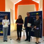 Konkurs Leonardo 2026 - uczestnik konkursu wraz z Organizatorami i Przewodniczącą Komisji