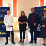 Konkurs Leonardo 2026 - uczestnik konkursu wraz z Organizatorami i Przewodniczącą Komisji