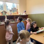 LEKCJA BIBLIOTECZNA DLA PRZEDSZKOLAKÓW DROGA KSIĄZKI – OD AUTORA DO CZYRTELNIKA