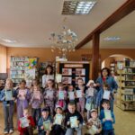 Spotkanie z czytelnikami w bibliotece podczas Tygodnia Bibliotek - lekcja biblioteczna dla przedszkolaków