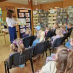 Spotkanie z czytelnikami w bibliotece podczas Tygodnia Bibliotek