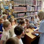 Spotkanie z uczniami k. I Szkoły Podstawowe w Budzowie w Gminnej Bibliotece Publicznej w Budzowie