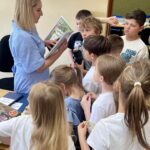 Spotkanie z uczniami k. I Szkoły Podstawowe w Budzowie w Gminnej Bibliotece Publicznej w Budzowie